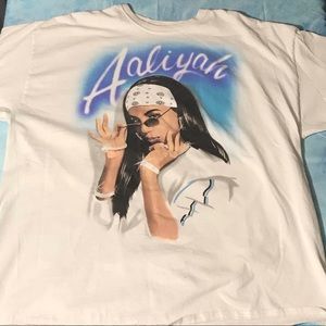 Aaliyah tshirt XL